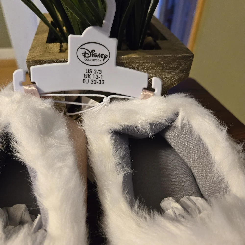 Disney Collection Princess slippers sz 2/3